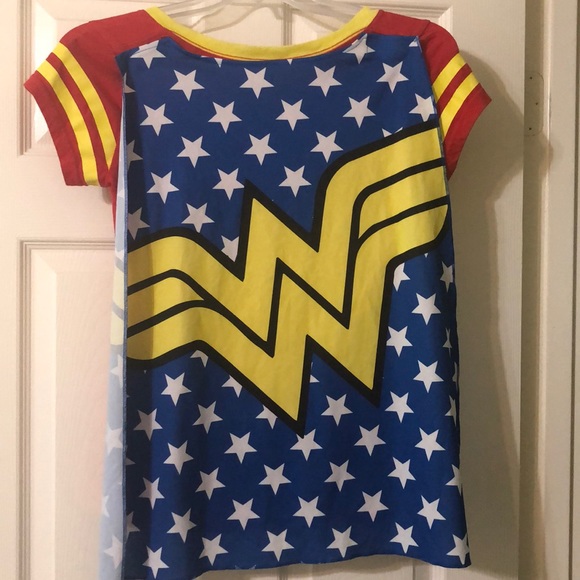 DC comics short self shirt with cape! - Picture 2 of 2